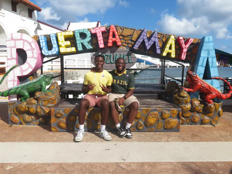 Friends visiting Puerto Maya